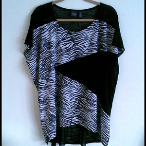 Chico's traveler b/w top